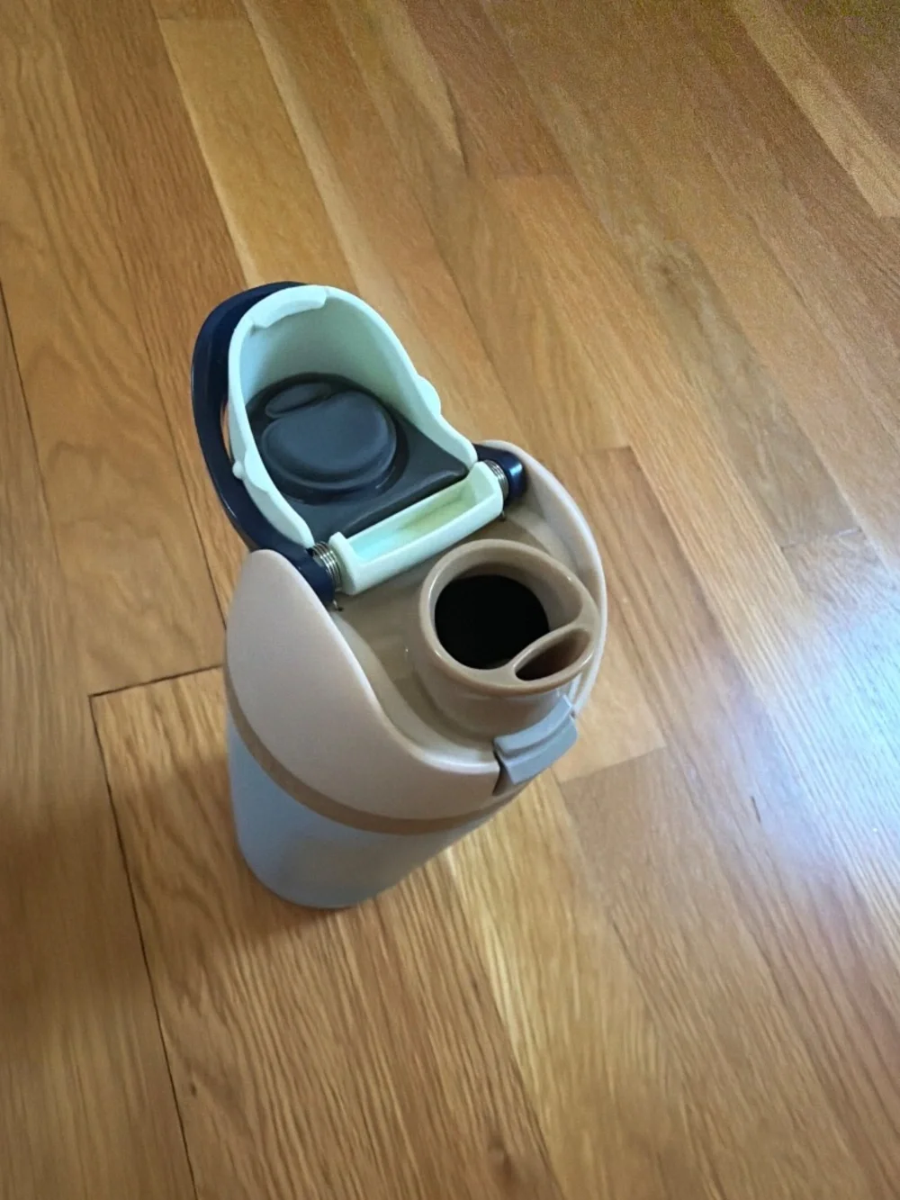 Owala 16 oz free sip water bottle